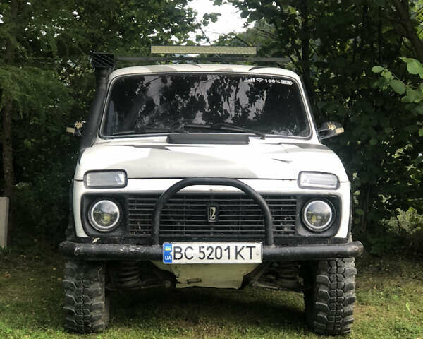 Белый ВАЗ 2121 Нива, объемом двигателя 1.6 л и пробегом 150 тыс. км за 2900 $, фото 3 на Automoto.ua
