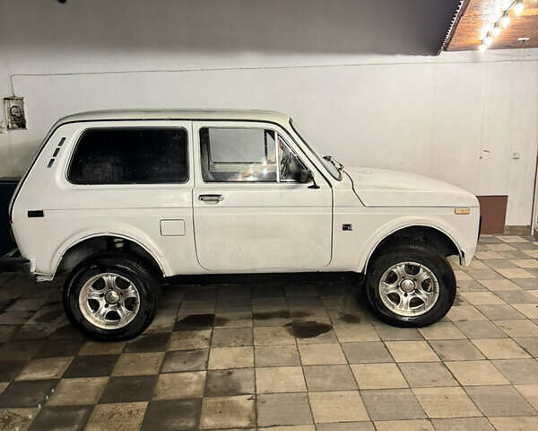 Белый ВАЗ 2121 Нива, объемом двигателя 1.6 л и пробегом 5 тыс. км за 2300 $, фото 7 на Automoto.ua