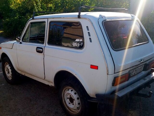 Белый ВАЗ 2121 Нива, объемом двигателя 1.6 л и пробегом 310 тыс. км за 850 $, фото 2 на Automoto.ua