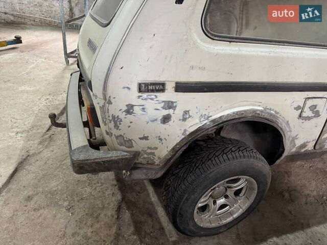 Белый ВАЗ 2121 Нива, объемом двигателя 1.6 л и пробегом 5 тыс. км за 2300 $, фото 11 на Automoto.ua
