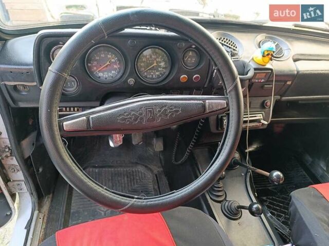 Білий ВАЗ 2121 Нива, об'ємом двигуна 1.6 л та пробігом 100 тис. км за 2000 $, фото 7 на Automoto.ua