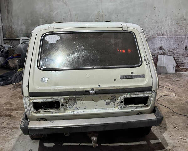 Белый ВАЗ 2121 Нива, объемом двигателя 1.6 л и пробегом 5 тыс. км за 2300 $, фото 12 на Automoto.ua