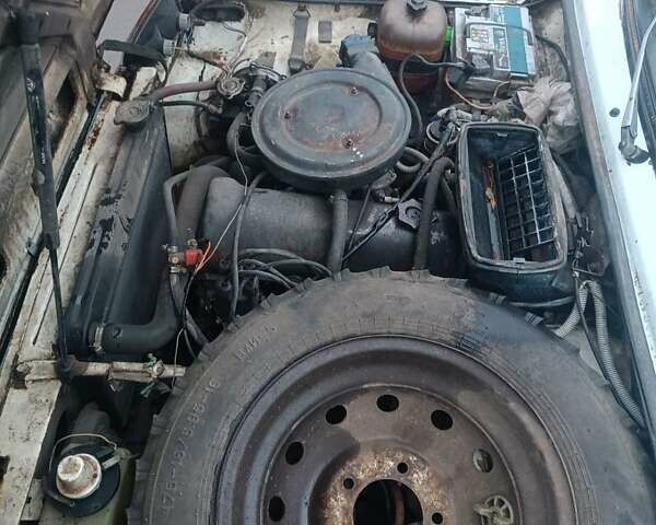 Белый ВАЗ 2121 Нива, объемом двигателя 1.6 л и пробегом 250 тыс. км за 1500 $, фото 6 на Automoto.ua