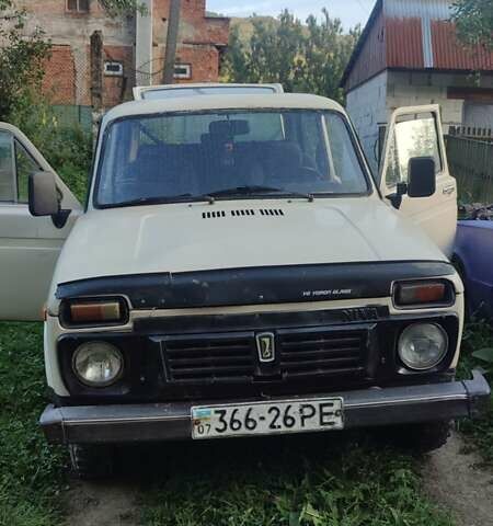 Белый ВАЗ 2121 Нива, объемом двигателя 0 л и пробегом 300 тыс. км за 1300 $, фото 4 на Automoto.ua