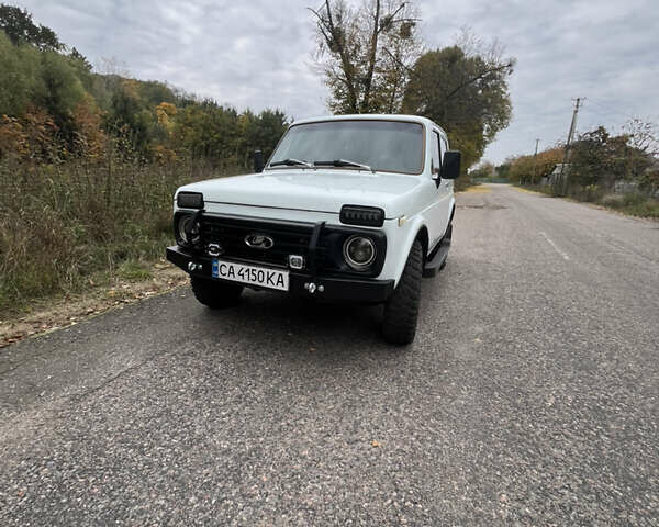 Білий ВАЗ 2121 Нива, об'ємом двигуна 1.6 л та пробігом 120 тис. км за 4500 $, фото 1 на Automoto.ua