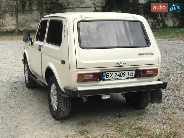 Белый ВАЗ 2121 Нива, объемом двигателя 1.57 л и пробегом 180 тыс. км за 2500 $, фото 3 на Automoto.ua