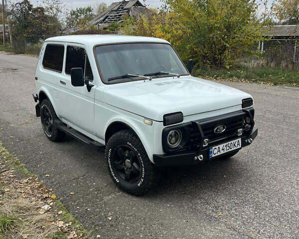 Білий ВАЗ 2121 Нива, об'ємом двигуна 1.6 л та пробігом 120 тис. км за 4500 $, фото 7 на Automoto.ua