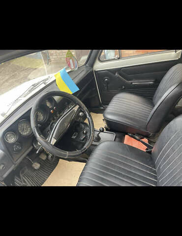 Белый ВАЗ 2121 Нива, объемом двигателя 1.6 л и пробегом 70 тыс. км за 3000 $, фото 1 на Automoto.ua