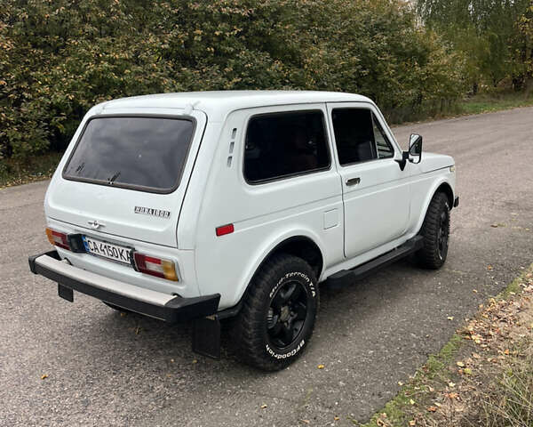 Білий ВАЗ 2121 Нива, об'ємом двигуна 1.6 л та пробігом 120 тис. км за 4500 $, фото 6 на Automoto.ua