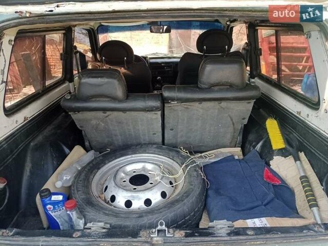 Белый ВАЗ 2121 Нива, объемом двигателя 1.7 л и пробегом 235 тыс. км за 1151 $, фото 6 на Automoto.ua