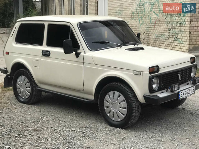 Белый ВАЗ 2121 Нива, объемом двигателя 1.57 л и пробегом 180 тыс. км за 2500 $, фото 5 на Automoto.ua