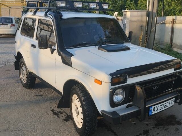 Белый ВАЗ 2121, объемом двигателя 1.6 л и пробегом 382 тыс. км за 1600 $, фото 1 на Automoto.ua