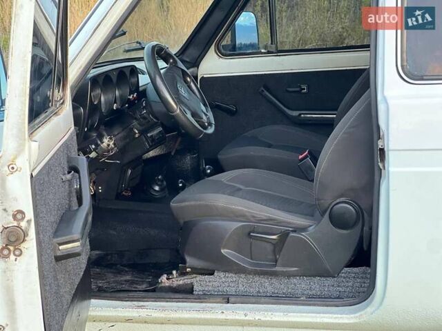 Белый ВАЗ 2121 Нива, объемом двигателя 1.57 л и пробегом 230 тыс. км за 2250 $, фото 3 на Automoto.ua