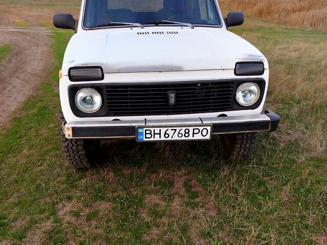Білий ВАЗ 2121 Нива, об'ємом двигуна 1.6 л та пробігом 110 тис. км за 2100 $, фото 2 на Automoto.ua