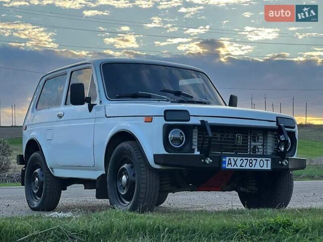 Белый ВАЗ 2121 Нива, объемом двигателя 1.57 л и пробегом 230 тыс. км за 2250 $, фото 6 на Automoto.ua