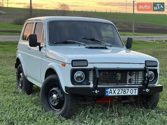 Белый ВАЗ 2121 Нива, объемом двигателя 1.57 л и пробегом 230 тыс. км за 2250 $, фото 2 на Automoto.ua