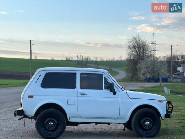 Белый ВАЗ 2121 Нива, объемом двигателя 1.57 л и пробегом 230 тыс. км за 2250 $, фото 5 на Automoto.ua