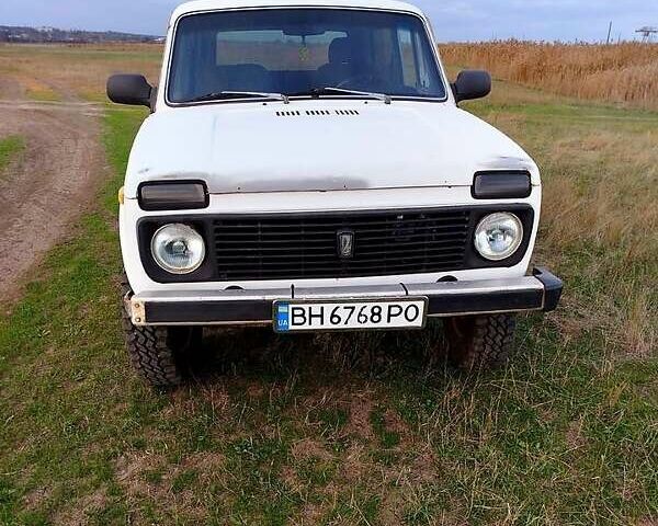 Белый ВАЗ 2121 Нива, объемом двигателя 1.6 л и пробегом 110 тыс. км за 2100 $, фото 4 на Automoto.ua