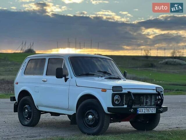 Белый ВАЗ 2121 Нива, объемом двигателя 1.57 л и пробегом 230 тыс. км за 2250 $, фото 4 на Automoto.ua