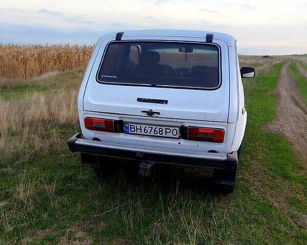 Белый ВАЗ 2121 Нива, объемом двигателя 1.6 л и пробегом 110 тыс. км за 2100 $, фото 3 на Automoto.ua