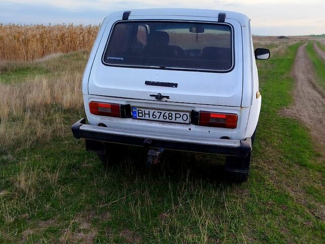 Білий ВАЗ 2121 Нива, об'ємом двигуна 1.6 л та пробігом 110 тис. км за 2100 $, фото 5 на Automoto.ua