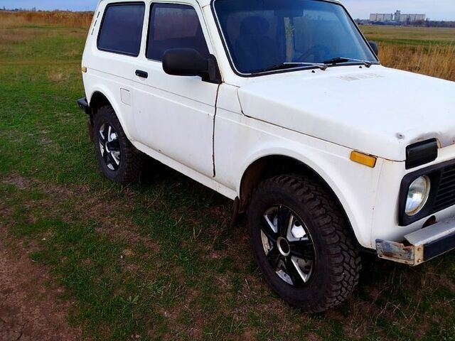 Білий ВАЗ 2121 Нива, об'ємом двигуна 1.6 л та пробігом 110 тис. км за 2100 $, фото 1 на Automoto.ua