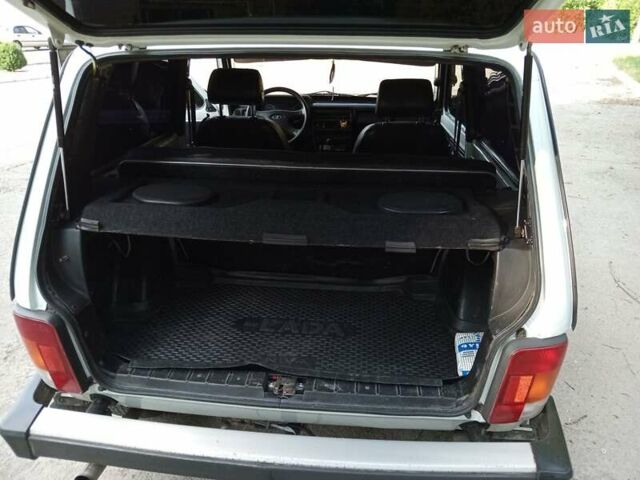 Білий ВАЗ 2121 Нива, об'ємом двигуна 1.7 л та пробігом 100 тис. км за 3600 $, фото 41 на Automoto.ua