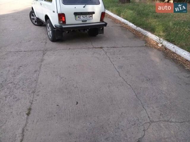 Белый ВАЗ 2121 Нива, объемом двигателя 1.7 л и пробегом 100 тыс. км за 3600 $, фото 31 на Automoto.ua