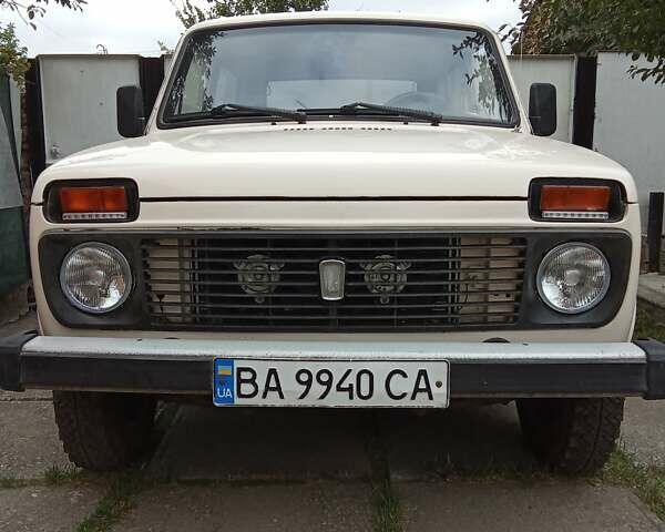 Белый ВАЗ 2121 Нива, объемом двигателя 1.6 л и пробегом 101 тыс. км за 3300 $, фото 3 на Automoto.ua