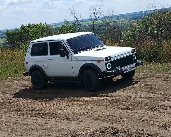 Білий ВАЗ 2121 Нива, об'ємом двигуна 1.6 л та пробігом 200 тис. км за 1500 $, фото 1 на Automoto.ua