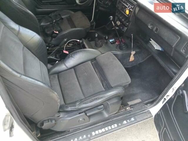 Белый ВАЗ 2121 Нива, объемом двигателя 1.7 л и пробегом 100 тыс. км за 3600 $, фото 13 на Automoto.ua