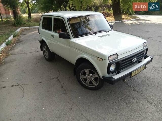 Белый ВАЗ 2121 Нива, объемом двигателя 1.7 л и пробегом 100 тыс. км за 3600 $, фото 36 на Automoto.ua
