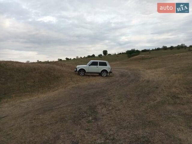 Білий ВАЗ 2121 Нива, об'ємом двигуна 1.7 л та пробігом 100 тис. км за 3600 $, фото 8 на Automoto.ua