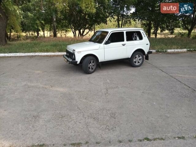 Білий ВАЗ 2121 Нива, об'ємом двигуна 1.7 л та пробігом 100 тис. км за 3600 $, фото 1 на Automoto.ua