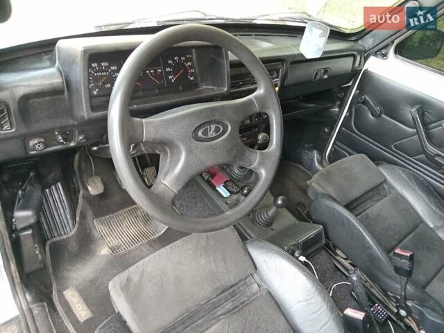 Белый ВАЗ 2121 Нива, объемом двигателя 1.7 л и пробегом 100 тыс. км за 3600 $, фото 20 на Automoto.ua