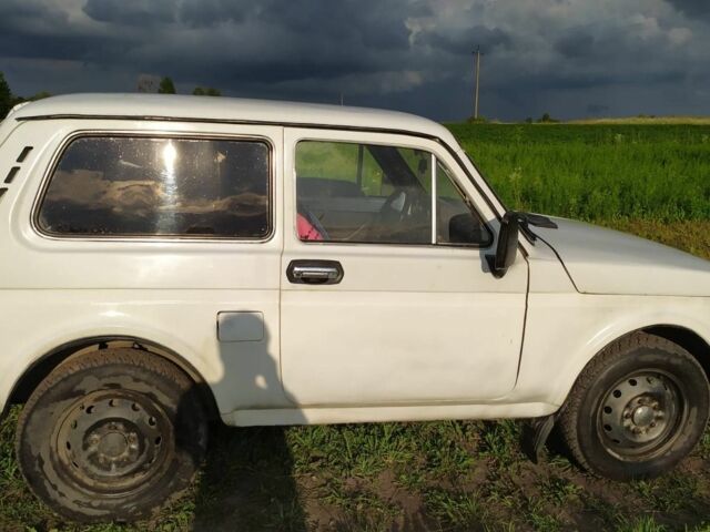 Белый ВАЗ 2121, объемом двигателя 1.6 л и пробегом 90 тыс. км за 2200 $, фото 5 на Automoto.ua