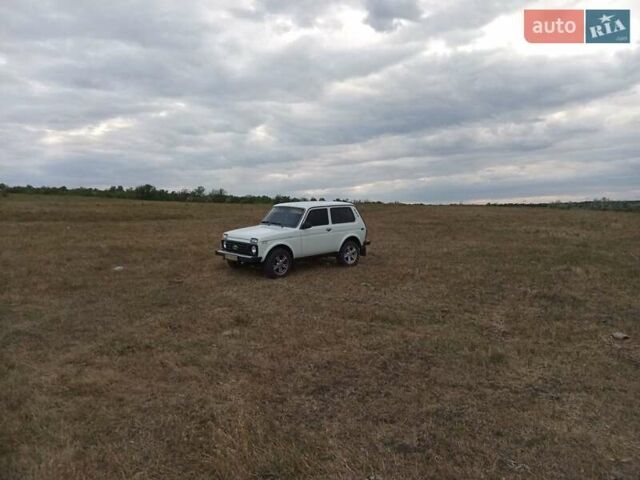 Белый ВАЗ 2121 Нива, объемом двигателя 1.7 л и пробегом 100 тыс. км за 3600 $, фото 9 на Automoto.ua