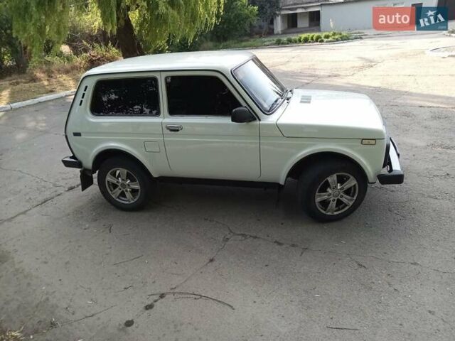 Белый ВАЗ 2121 Нива, объемом двигателя 1.7 л и пробегом 100 тыс. км за 3600 $, фото 35 на Automoto.ua