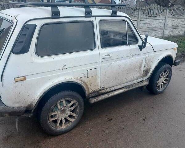 Белый ВАЗ 2121 Нива, объемом двигателя 1.57 л и пробегом 100 тыс. км за 1350 $, фото 1 на Automoto.ua