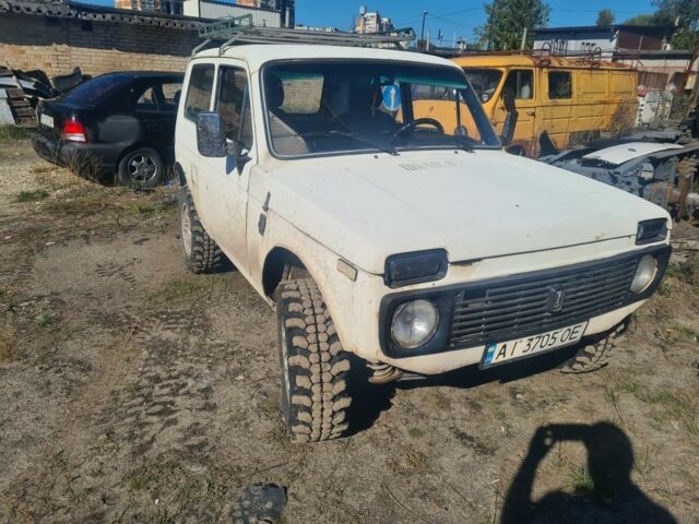 Белый ВАЗ 2121, объемом двигателя 1.6 л и пробегом 100 тыс. км за 1700 $, фото 1 на Automoto.ua