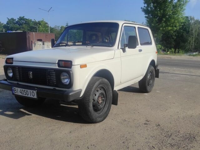 Белый ВАЗ 2121, объемом двигателя 1.6 л и пробегом 150 тыс. км за 150000 $, фото 3 на Automoto.ua