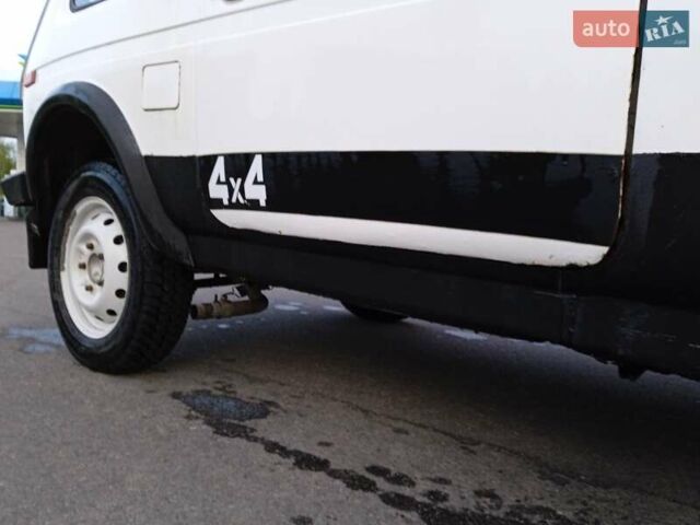 Білий ВАЗ 2121 Нива, об'ємом двигуна 1.6 л та пробігом 220 тис. км за 1050 $, фото 15 на Automoto.ua