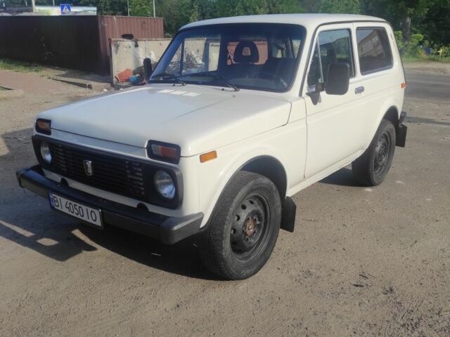 Белый ВАЗ 2121, объемом двигателя 1.6 л и пробегом 150 тыс. км за 150000 $, фото 2 на Automoto.ua