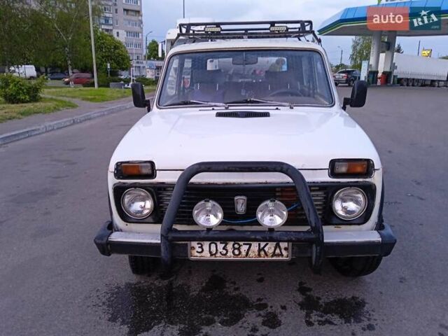 Білий ВАЗ 2121 Нива, об'ємом двигуна 1.6 л та пробігом 220 тис. км за 1050 $, фото 4 на Automoto.ua