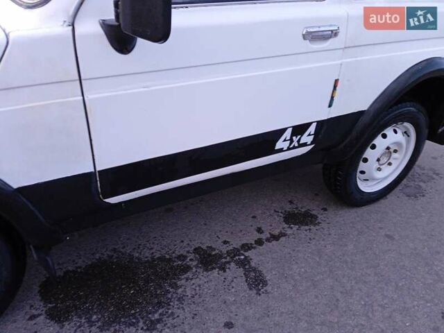 Білий ВАЗ 2121 Нива, об'ємом двигуна 1.6 л та пробігом 220 тис. км за 1050 $, фото 11 на Automoto.ua