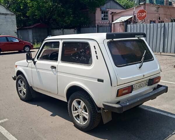Белый ВАЗ 2121 Нива, объемом двигателя 1.6 л и пробегом 20 тыс. км за 4000 $, фото 4 на Automoto.ua