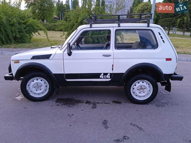 Білий ВАЗ 2121 Нива, об'ємом двигуна 1.6 л та пробігом 220 тис. км за 1050 $, фото 8 на Automoto.ua