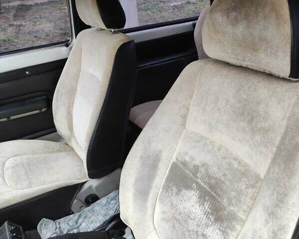 Белый ВАЗ 2121 Нива, объемом двигателя 1.6 л и пробегом 40 тыс. км за 2700 $, фото 2 на Automoto.ua