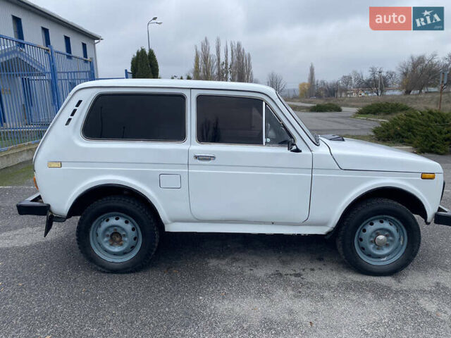 Белый ВАЗ 2121 Нива, объемом двигателя 1.6 л и пробегом 111 тыс. км за 2199 $, фото 3 на Automoto.ua