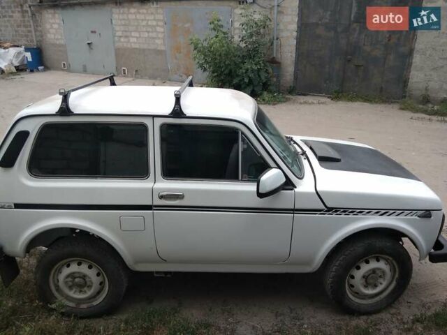 Білий ВАЗ 2121 Нива, об'ємом двигуна 1.6 л та пробігом 73 тис. км за 2800 $, фото 5 на Automoto.ua